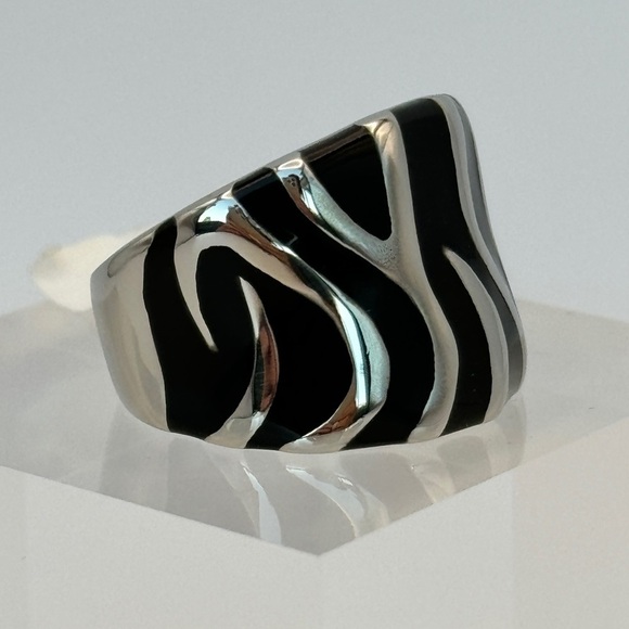 STAINLESS STEEL ZEBRA Ring Size US 8 Black Enamel Mobwife Oversized Statement - Picture 6 of 16